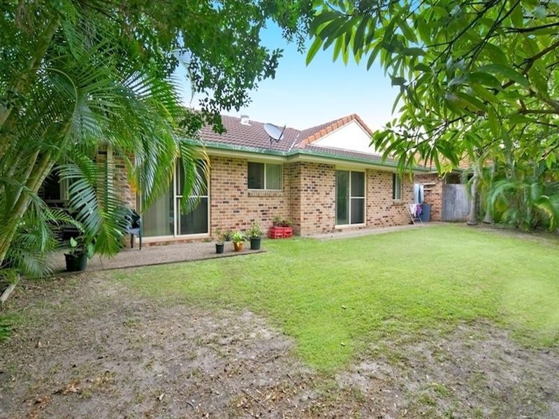 2/423 Oxley Drive, Runaway Bay QLD 4216