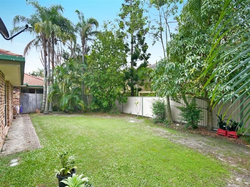 2/423 Oxley Drive, Runaway Bay QLD 4216