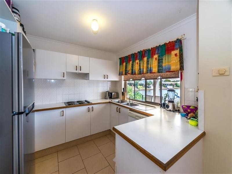 2/17 Kangaroo Avenue, Coombabah QLD 4216