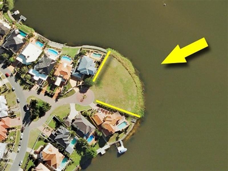 5 Trimaran Place, Clear Island Waters QLD 4226