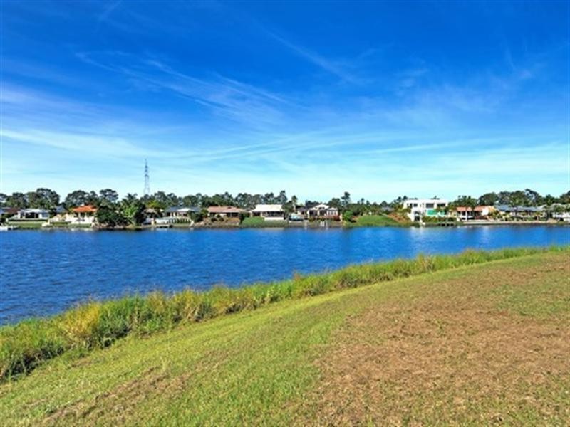 5 Trimaran Place, Clear Island Waters QLD 4226