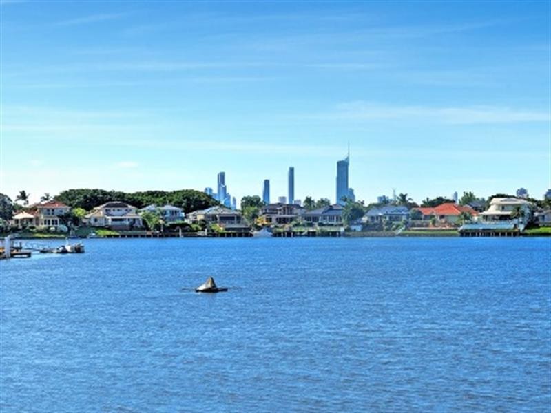 5 Trimaran Place, Clear Island Waters QLD 4226