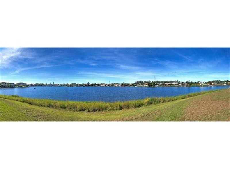 5 Trimaran Place, Clear Island Waters QLD 4226