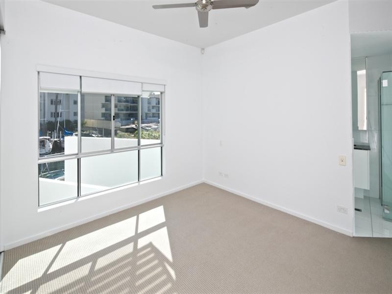 2/10 Oatlands Esplanade, Runaway Bay QLD 4216