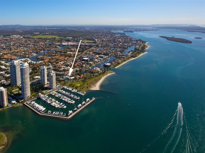 2/10 Oatlands Esplanade, Runaway Bay QLD 4216