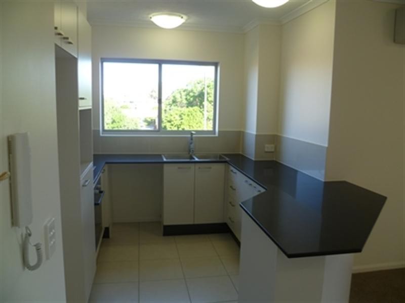 77 Brighton Street, Biggera Waters QLD 4216