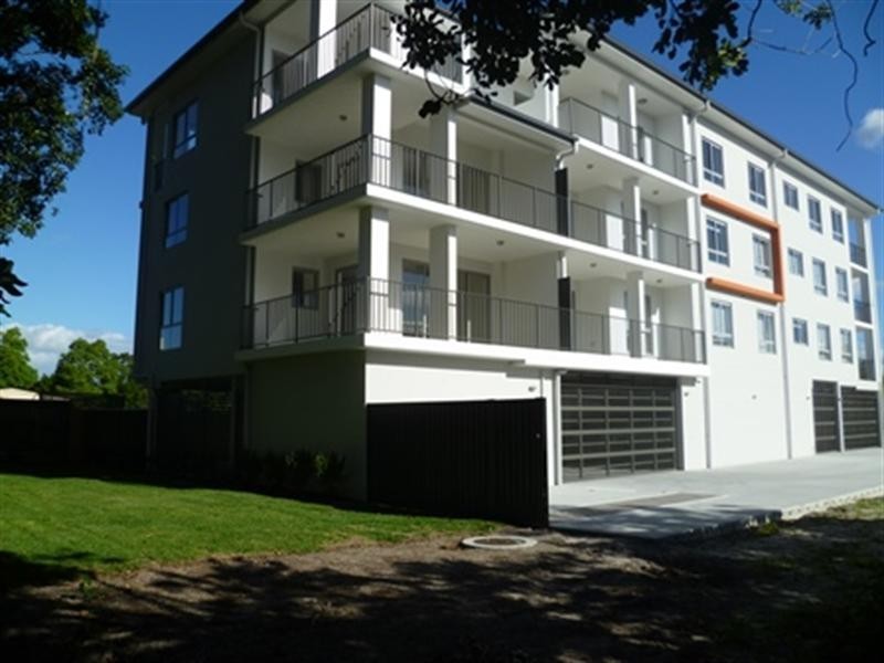 77 Brighton Street, Biggera Waters QLD 4216