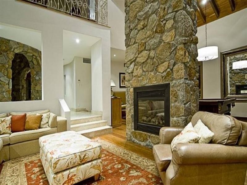 52 Royal Albert Crescent, Sovereign Islands QLD 4216