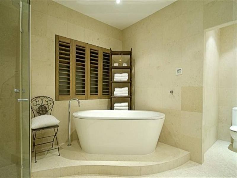 52 Royal Albert Crescent, Sovereign Islands QLD 4216