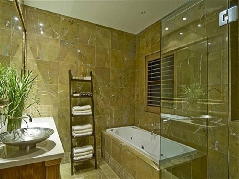 52 Royal Albert Crescent, Sovereign Islands QLD 4216