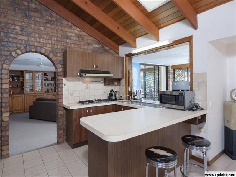 12 Pebble Beach Drive, Runaway Bay QLD 4216