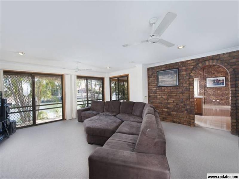 12 Pebble Beach Drive, Runaway Bay QLD 4216