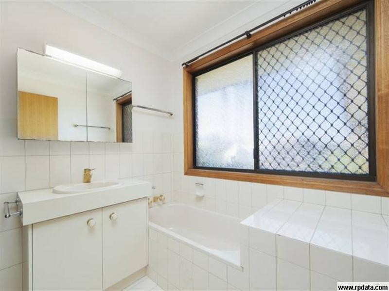 12 Pebble Beach Drive, Runaway Bay QLD 4216