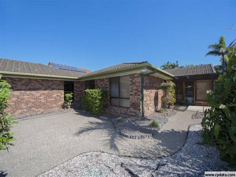 12 Pebble Beach Drive, Runaway Bay QLD 4216