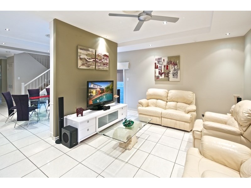 539 Oyster Cove Promenade, Helensvale QLD 4212