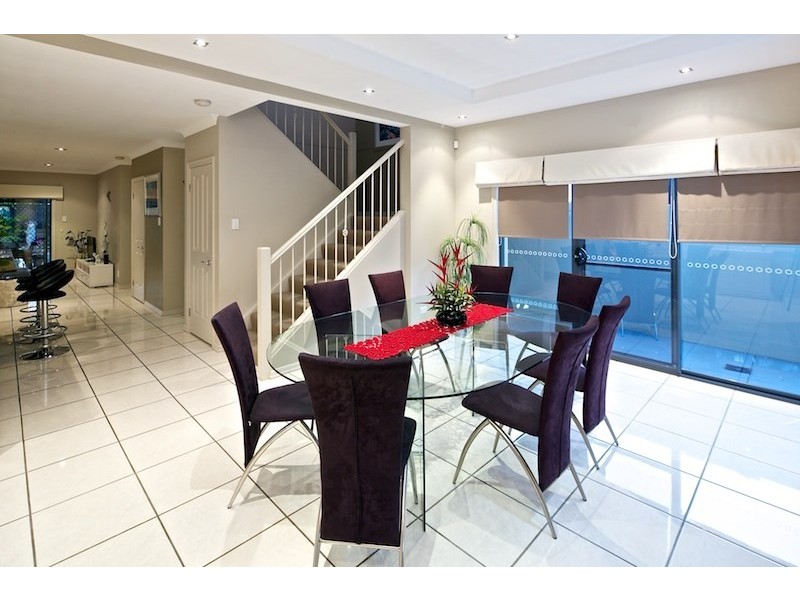 539 Oyster Cove Promenade, Helensvale QLD 4212