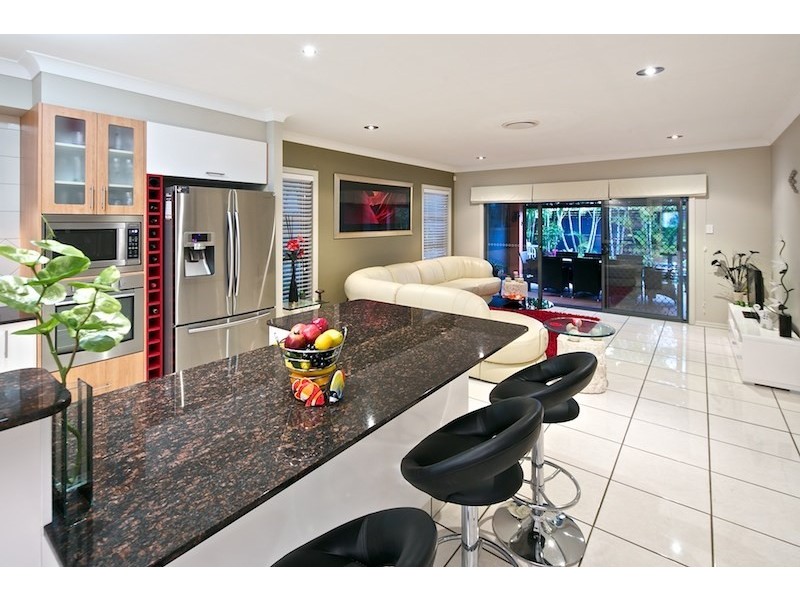 539 Oyster Cove Promenade, Helensvale QLD 4212