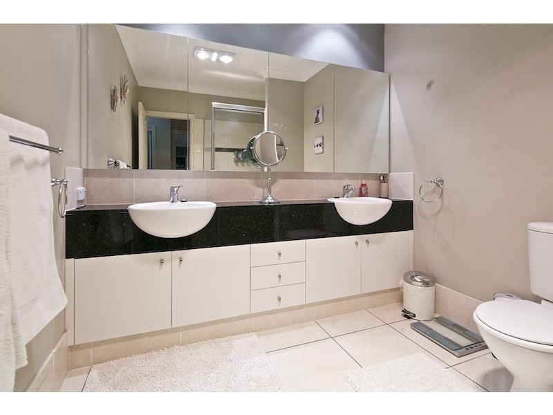 539 Oyster Cove Promenade, Helensvale QLD 4212