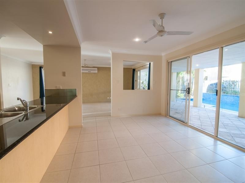 35 Ken Crescent, Helensvale QLD 4212