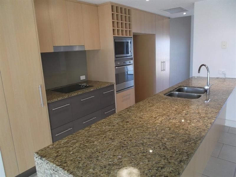 9/16-18 Canal Avenue, Runaway Bay QLD 4216