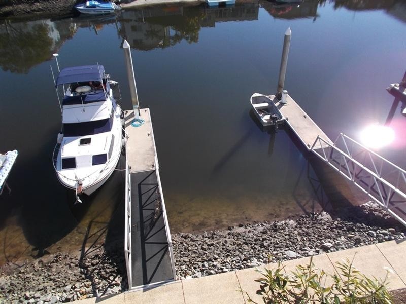 9/16-18 Canal Avenue, Runaway Bay QLD 4216