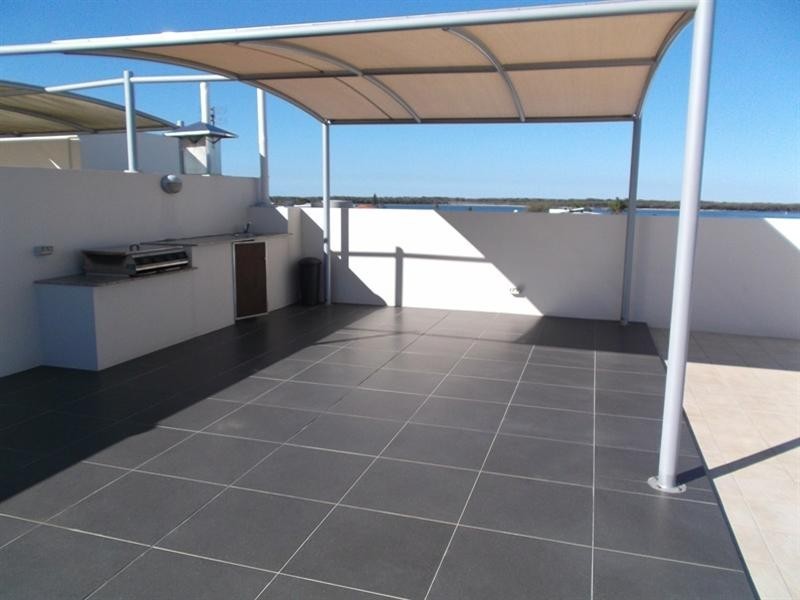 9/16-18 Canal Avenue, Runaway Bay QLD 4216