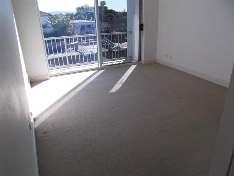 9/16-18 Canal Avenue, Runaway Bay QLD 4216