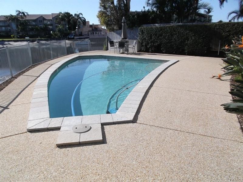 9/16-18 Canal Avenue, Runaway Bay QLD 4216