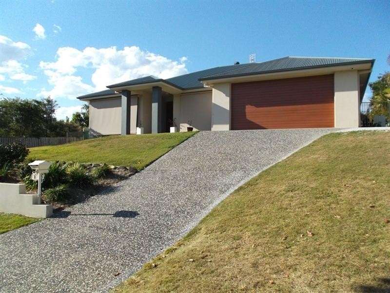 8 Welumba Close, Pacific Pines QLD 4211