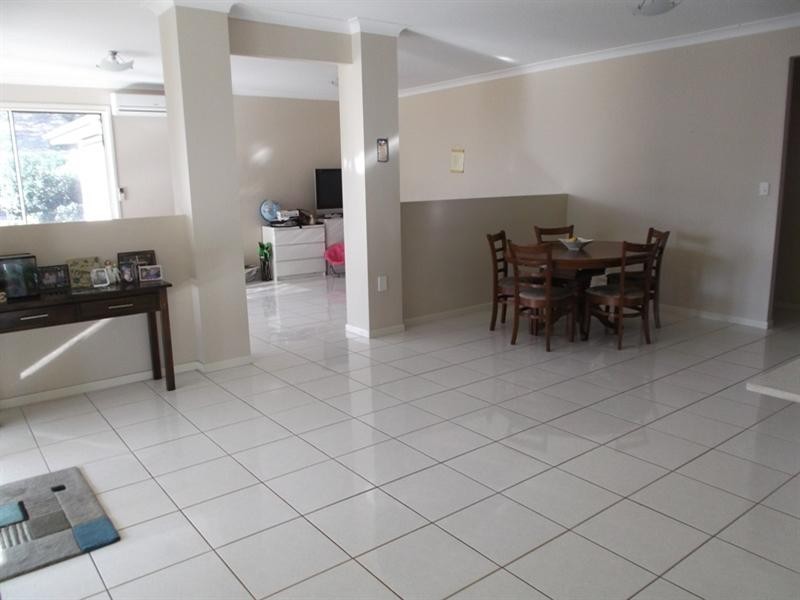 8 Welumba Close, Pacific Pines QLD 4211