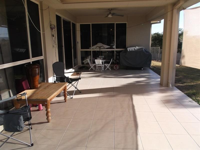 8 Welumba Close, Pacific Pines QLD 4211