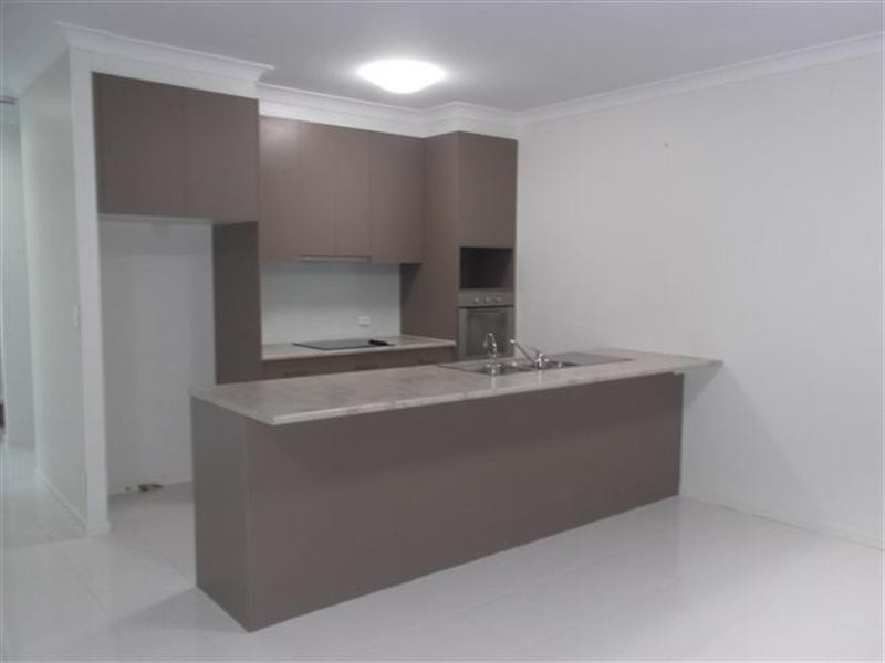 2/27 Clark Street, Biggera Waters QLD 4216