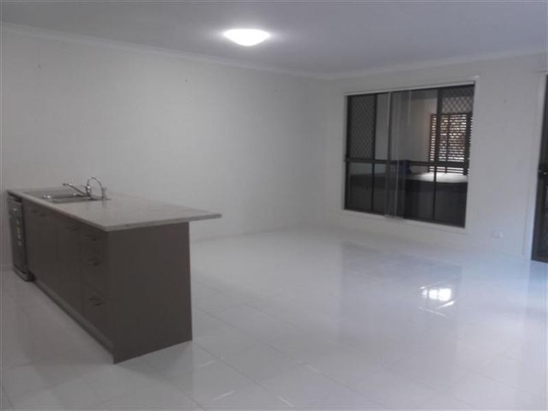 2/27 Clark Street, Biggera Waters QLD 4216