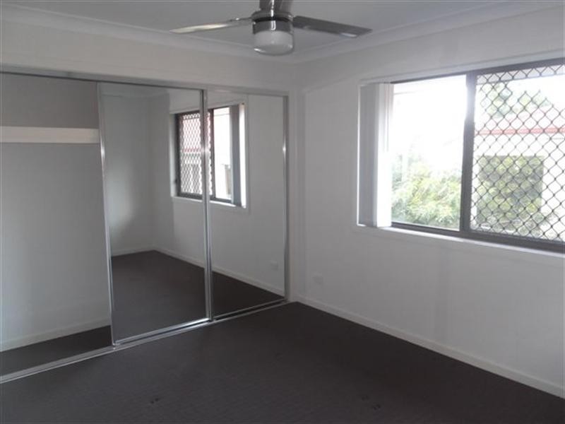 2/27 Clark Street, Biggera Waters QLD 4216