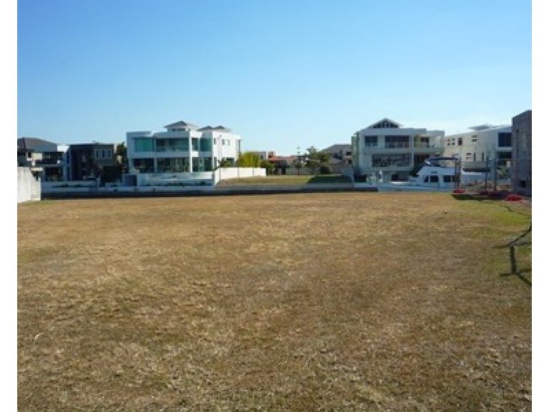 27 Regents Court, Sovereign Islands QLD 4216