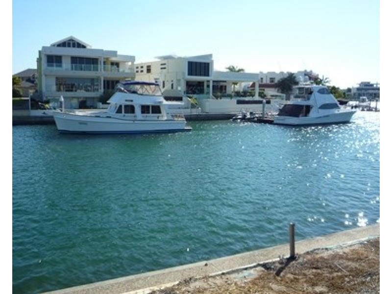 27 Regents Court, Sovereign Islands QLD 4216