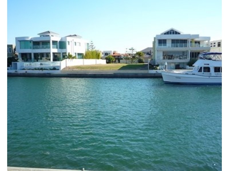 27 Regents Court, Sovereign Islands QLD 4216