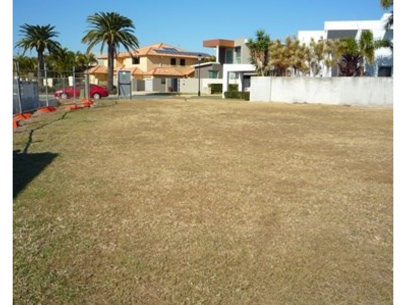 27 Regents Court, Sovereign Islands QLD 4216