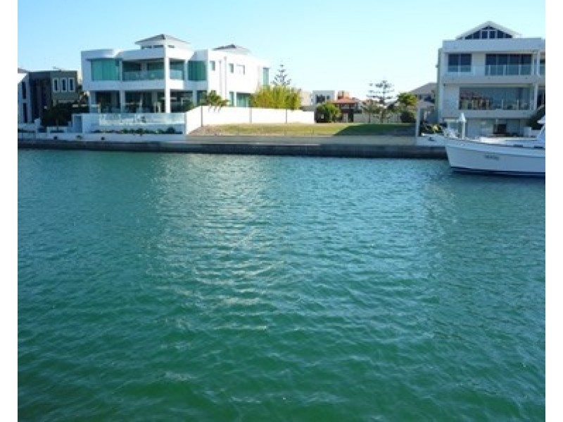 27 Regents Court, Sovereign Islands QLD 4216