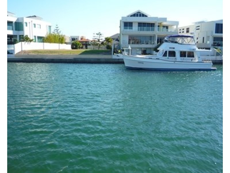 27 Regents Court, Sovereign Islands QLD 4216