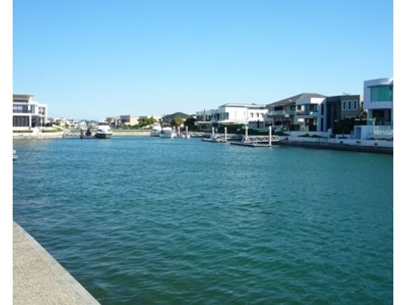 27 Regents Court, Sovereign Islands QLD 4216