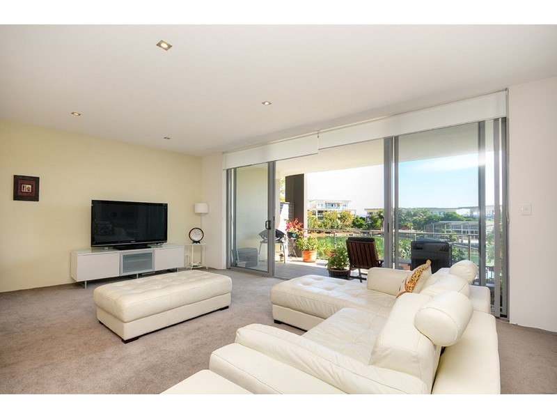 227/3 Pendraat Parade, Hope Island QLD 4212