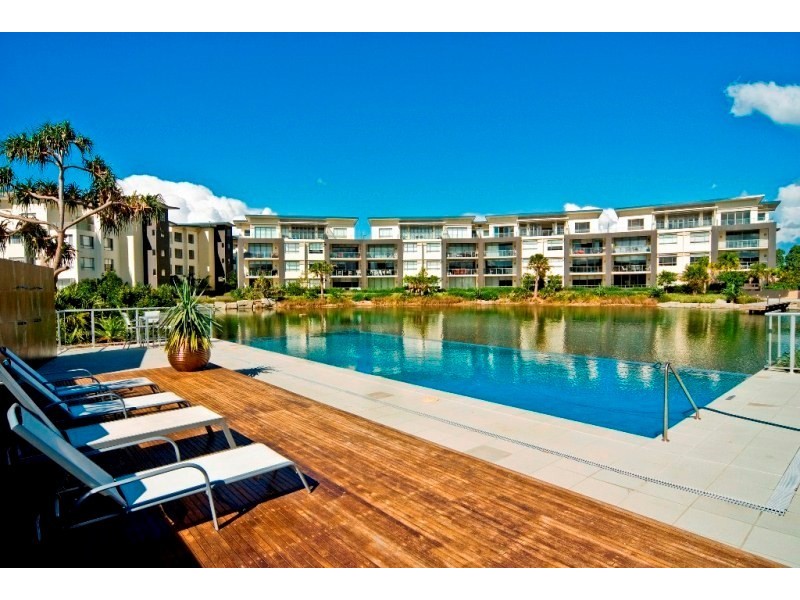 227/3 Pendraat Parade, Hope Island QLD 4212