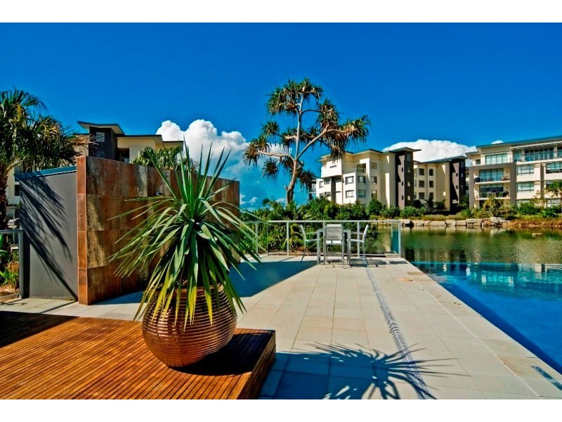 227/3 Pendraat Parade, Hope Island QLD 4212