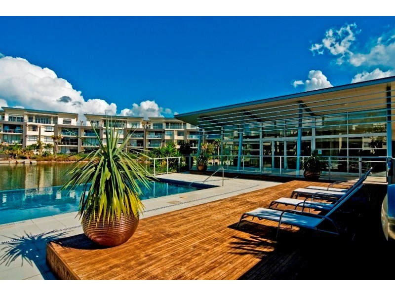 227/3 Pendraat Parade, Hope Island QLD 4212