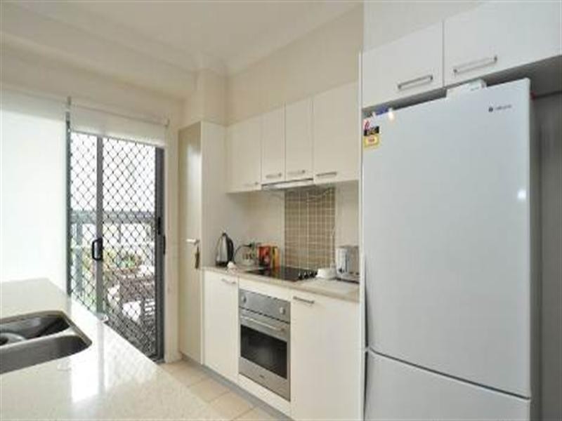 2/12-18 Bayview Street, Runaway Bay QLD 4216
