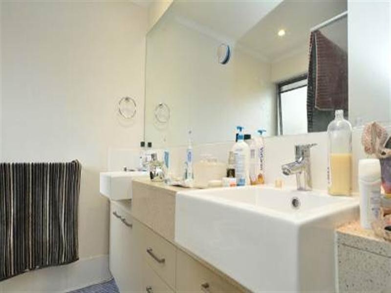 2/12-18 Bayview Street, Runaway Bay QLD 4216