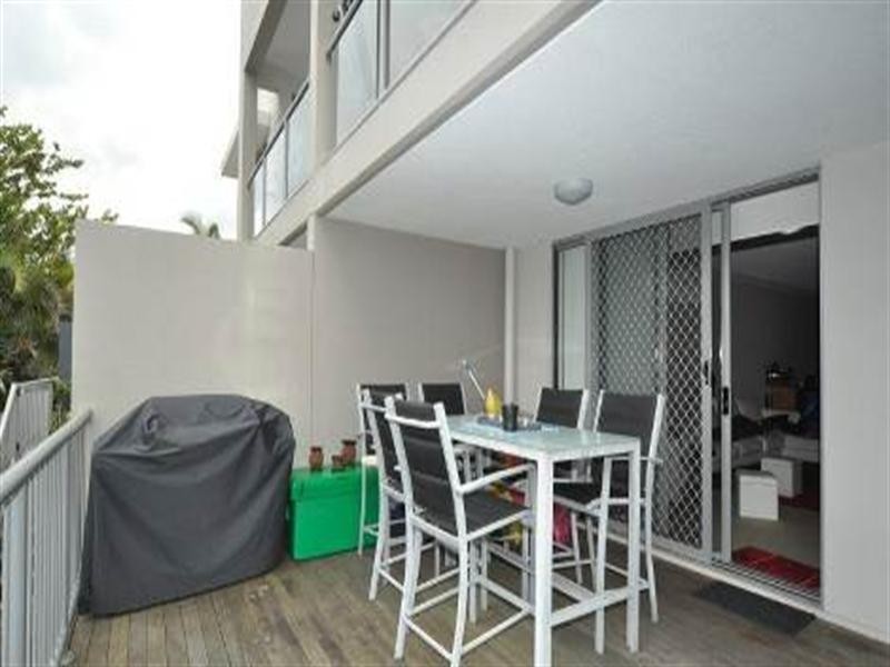 2/12-18 Bayview Street, Runaway Bay QLD 4216