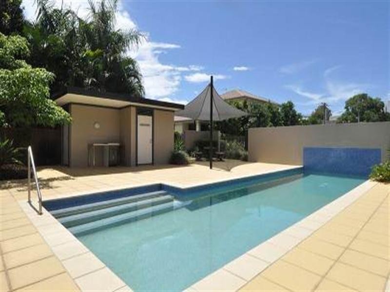 2/12-18 Bayview Street, Runaway Bay QLD 4216