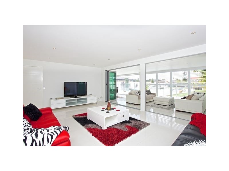 45 Daru Avenue, Runaway Bay QLD 4216